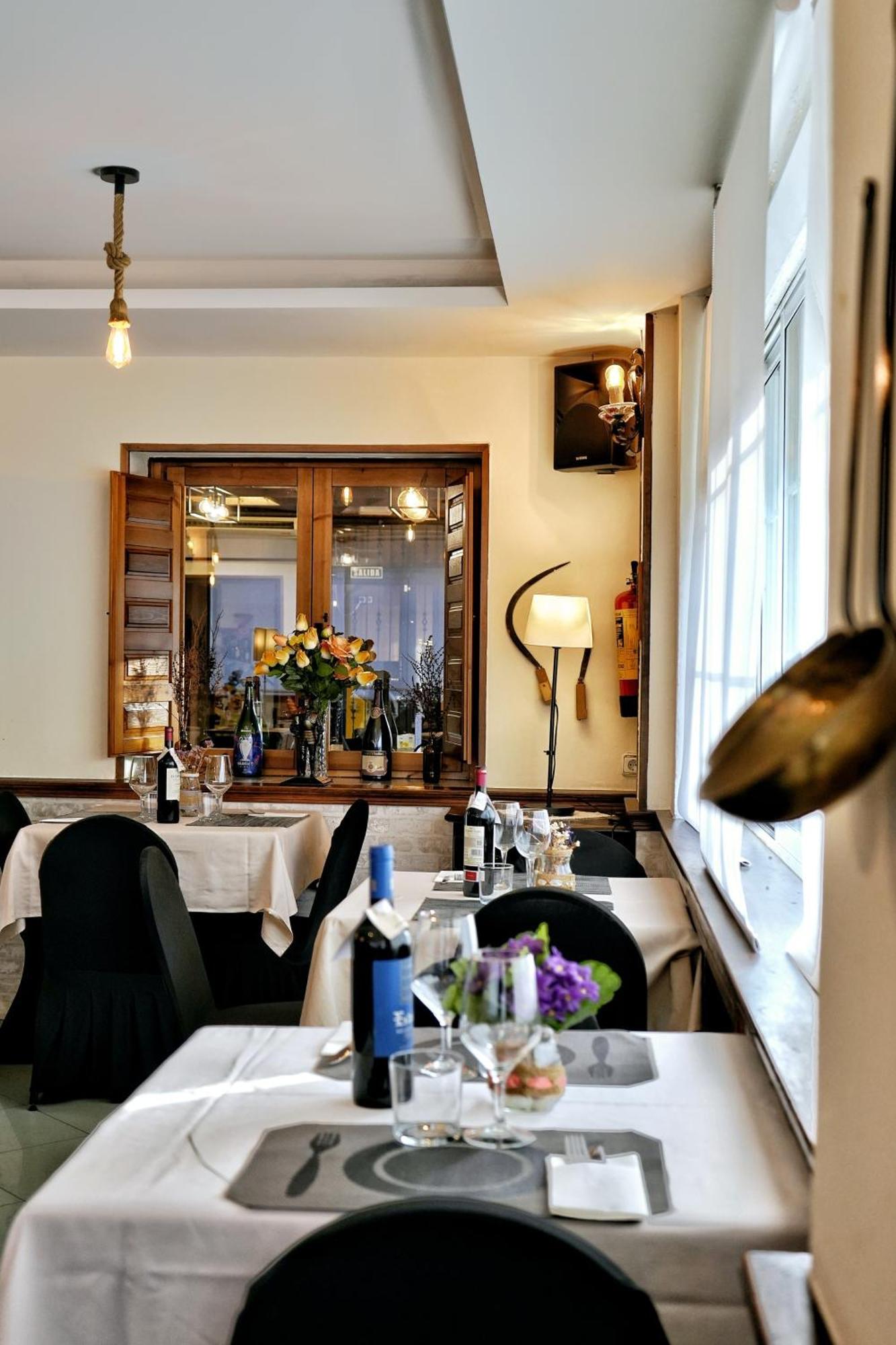 Hostal Mainz بيدرالافيس المظهر الخارجي الصورة