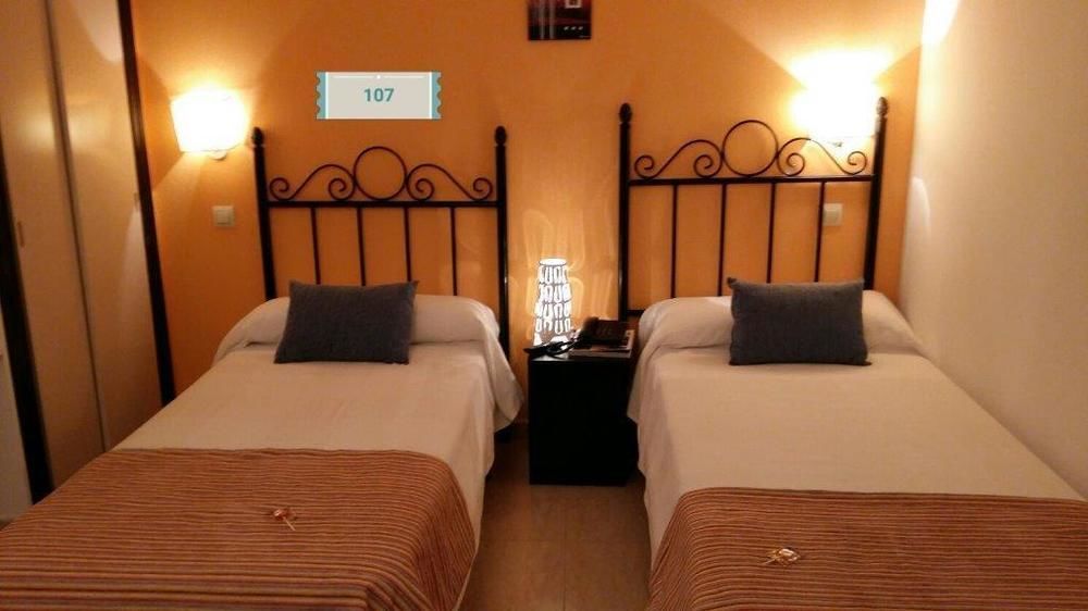 Hostal Mainz بيدرالافيس المظهر الخارجي الصورة